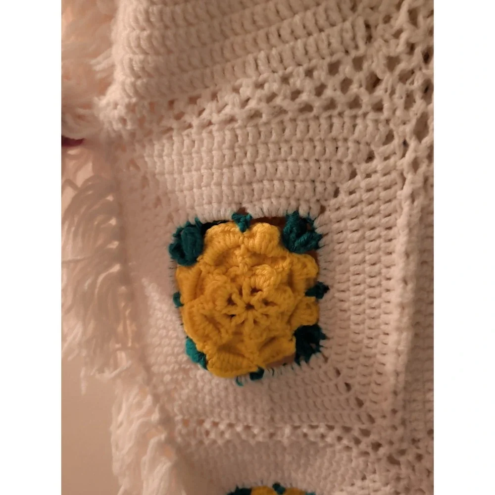Vintage Handmade Afghan Throw Granny Square White Yellow Green Floral 56